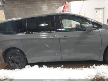 Chrysler Pacifica II 2022 Chrysler Pacifica Hybrid Touring L 2022 3.6 Hybryda 287KM, zdjęcie 6