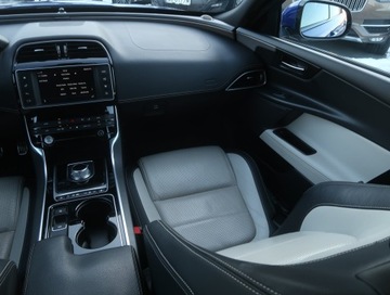 Jaguar XE Sedan 2.0 i4 200KM 2016 Jaguar XE 20t, Salon Polska, Serwis ASO, Automat, zdjęcie 7