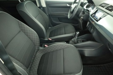 Skoda Fabia III Kombi Facelifting 1.0 TSI 95KM 2020 Skoda Fabia 1.0 TSI, Salon Polska, Klima, zdjęcie 6