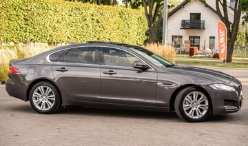 Jaguar XF II Sedan 2.0 i4D 180KM 2016 Jaguar XF XF 2.0D 180KM Full Pano LEdy Skora Camera Navi Full ASO 2.0, zdjęcie 3