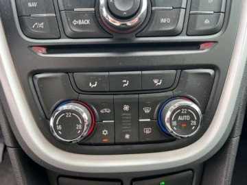 Opel Mokka I SUV 1.6 CDTI Ecotec 136KM 2016 Opel Mokka XENONY NAWIGACJA KAMERA COFANIA PARKTRONIC SKORY TEMPOMAT CZUJN, zdjęcie 9