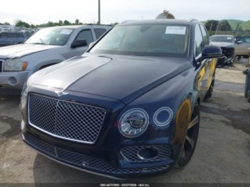 Bentley Bentayga 2019 Bentley Bentayga V8, 2019r., 4x4, 4.0L 4.0 Benzyna 542KM, zdjęcie 6