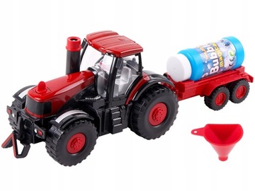 Фермерский трактор с прицепом, пускающим мыльные пузыри