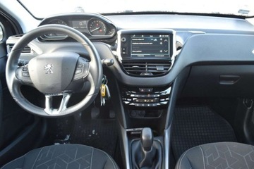 Peugeot 2008 I SUV Facelifting 1.2 PureTech 110KM 2018 Peugeot 2008 SalonPL 110KM Climatronic Nawigacja Smartlink Czujniki Park., zdjęcie 9