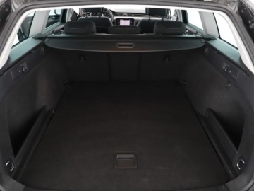 Volkswagen Passat B8 Variant Facelifting 2.0 TDI SCR 150KM 2022 Volkswagen Passat Variant | Kamera Cofania | Tempo, zdjęcie 20