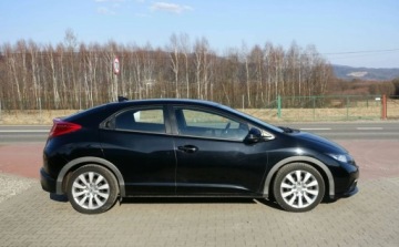 Honda Civic IX Hatchback 5d 1.8 i-VTEC 142KM 2012 Honda Civic 1.8 i-VTEC 142KM Niski przebieg Alcantara Klimatronik Kamera, zdjęcie 7