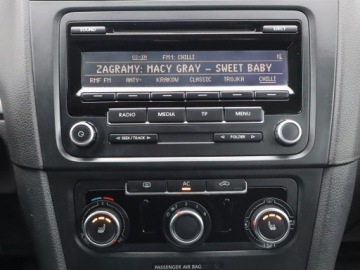 Volkswagen Golf VI Hatchback 5d 1.6 TDI-CR DPF 90KM 2011 VW Golf 1.6 TDI, Salon Polska, Klima, Parktronic, zdjęcie 11