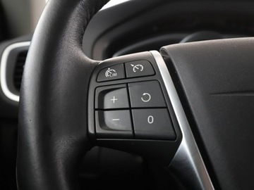 Volvo V40 II Hatchback Facelifting 2.0 D2 120KM 2017 Volvo V40 Momentum automat navi PDC grzane fotele, zdjęcie 28