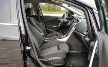 Opel Astra J Hatchback 5d 1.6 Turbo ECOTEC 180KM 2009 Opel Astra 1,6T (180KM) 1.6 Benzyna 180KM, zdjęcie 10