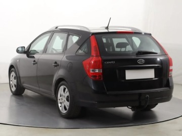 Kia Ceed I SW Facelifting 1.4 DOHC CVVT 90KM 2011 Kia Ceed 1.4 CVVT, Klima, Podgrzewane siedzienia, zdjęcie 3