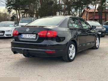Volkswagen Jetta VI Sedan 1.2 TSI 105KM 2011 Volkswagen Jetta 1.2 TSI BlueMotion Technology Trendline 105KM 2011r, zdjęcie 7