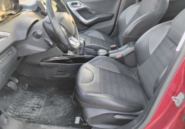 Peugeot 2008 I SUV Facelifting 1.2 PureTech 110KM 2017 Peugeot 2008 2017r, SALON POLSKA, 1.2 Benzyna. Lekko uszkodzony przod. Jez, zdjęcie 7