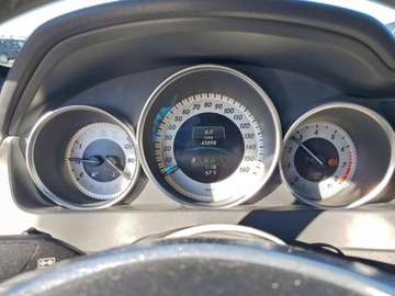 Mercedes Klasa C W205 2015 Mercedes-Benz Klasa C 2015 MERCEDES-BENZ C 250 2.0 Benzyna 241KM, zdjęcie 9