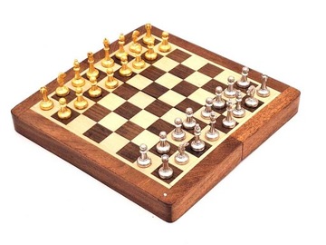 Magnetyczne Szachy mosiężne w pudełku drewnianym – 157