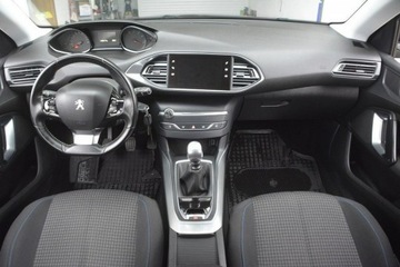 Peugeot 308 II SW Facelifting 1.2 PureTech 110KM 2018 Peugeot 308 1.2 Turbo doinwestowany hak nawigacja, zdjęcie 11