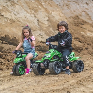 FALK Green Ride-On для детей от 2 лет, оснащен широкими колесами.