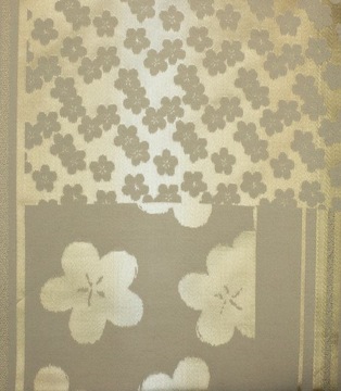 Elegancki dwustronny szalik z złotą nitką i wzorem w kwiaty