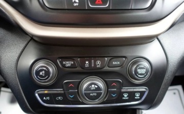 Jeep Cherokee V Terenowy 2.0 MJD 140KM 2014 Jeep Cherokee 2.0Multijet 140KM 4x4 4WD Zero korozji Navi LED Klimatronik, zdjęcie 18