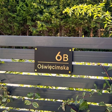 Адрес -таблица из плексиглаторов.