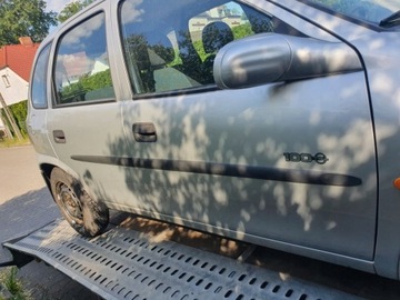 Pokrywa zaworów Opel corsa B 2001r 1.2