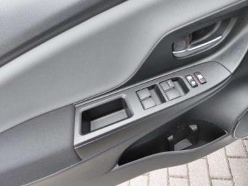 Toyota Yaris III Hatchback 5d Facelifting 1.33 Dual VVT-i 99KM 2016 Toyota Yaris Kamera Klimatronik Hands Free Alu 1.3 Benzyna 99KM, zdjęcie 8