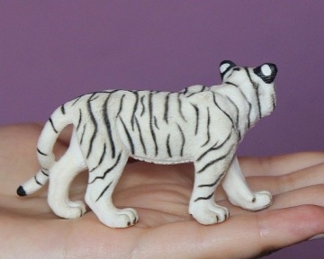 Белый тигренок на прогулке 88429 COLLECTA