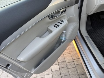 Volvo XC90 II SUV 2.0 D4 190KM 2017 VOLVO XC90 MOMENTUM 190 KM, zdjęcie 4