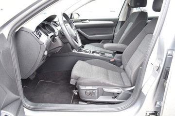 Volkswagen Passat B8 Variant Facelifting 2.0 TDI SCR 200KM 2022 Volkswagen Passat 2.0 TDi 200KM DSG7 Business SalonPL ASO NaviKameraTravel, zdjęcie 28