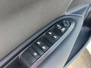 Citroen C4 II Hatchback 5d Facelifting 1.6 BlueHDi 100KM 2016 Citroen C4 Nawigacja GPS Lampy LED Klimatronik Tempomat Serwisowany Gwaran, zdjęcie 15