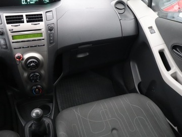 Toyota Yaris II Hatchback 5d 1.0 VVT-i 69KM 2010 Toyota Yaris 1.0 VVT-i, Salon Polska, Serwis ASO, zdjęcie 7