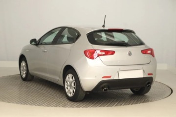 Alfa Romeo Giulietta Nuova II Hatchback 5d Facelifting 2016 2.0 JTDM-2 16v 175KM 2018 Alfa Romeo Giulietta 2.0 JTDM, Salon Polska, zdjęcie 3