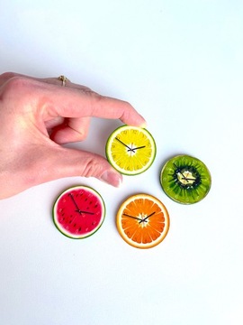 Miniaturowy zegar do domku dla lalek owoce kolory