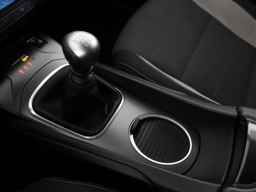 Toyota Avensis III Wagon Facelifting 2015 2.0 D-4D 143KM 2015 Toyota Avensis navi klima auto LED grzane fotele, zdjęcie 26