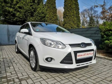 Ford Focus III Kombi 1.0 EcoBoost 125KM 2012 Ford Focus 1.0 12V 125KM Klimatyzacja Nawi Parktro, zdjęcie 2