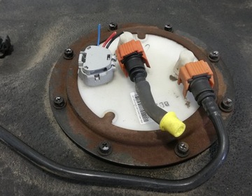 ТОПЛИВНЫЙ БАК ЗАДНЯЯ БАЛКА KIA CARENS III 2.0 CRDI 31100-1D200