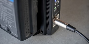 4-канальное зарядное устройство Newell BP-4CH для аккумуляторов V-mount_OUTLET