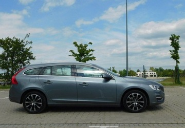 Volvo V60 I Kombi Facelifting 2.0 D3 DRIVE-E 150KM 2018 Volvo V60 z Gwarancja BLiS LCD Zegary Skora Fotele Profilowane 2.0 Diesel, zdjęcie 3