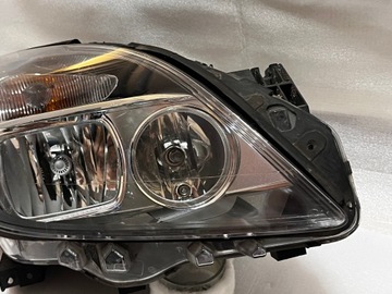 MERCEDES B-KLASA W246 A2468200261 LAMPA PRAWA