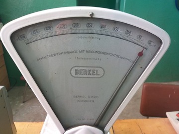 ПРОДАЮ АНТИЧНЫЕ НАКЛОННЫЕ ВЕСЫ ПЕРВОЙ ПОЛОВИНЫ 20 ВЕКА.