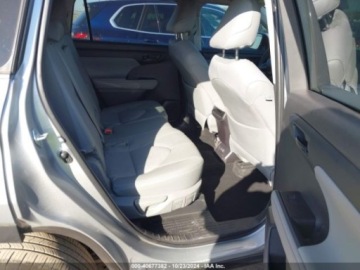 Toyota Highlander III 2023 Toyota Highlander Le, 2023r., 2.4L 2.4 Benzyna 265KM, zdjęcie 9