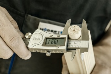 Цифровой штангенциркуль Hoegert Technik