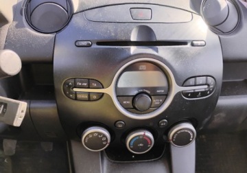 Mazda 2 II 2010 Mazda 2 122010r, 1.6 Benzyna. Lekko uszkodzony przod. Jezdzi. 1.6 90KM, zdjęcie 11