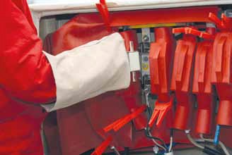 ДЕРЖАТЕЛЬ ПРЕДОХРАНИТЕЛЯ BM С ЗАЩИТНОЙ ВТУЛКОЙ