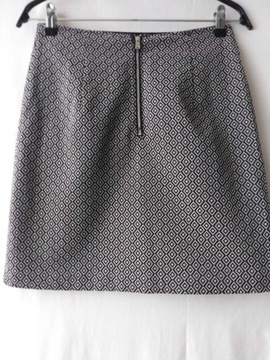 Spódnica czarno-biała trapezowa - 36