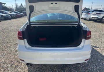 Volkswagen Jetta VI Sedan Facelifting 2.0 TDI 110KM 2016 Volkswagen Jetta Polski salon 2.0 Diesel 110KM, zdjęcie 5