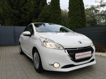 Peugeot 208 I Hatchback 5d 1.4 HDI 68KM 2013 Peugeot 208 1.4 HDI 68KM Klimatyzacja Tempomat, zdjęcie 2