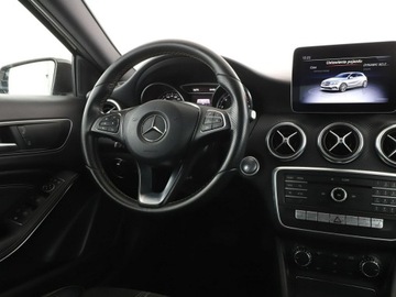 Mercedes Klasa A W176 Hatchback 5d Facelifting 220 184KM 2017 Mercedes A 220 4x4 automat full LED półskóra,, zdjęcie 15
