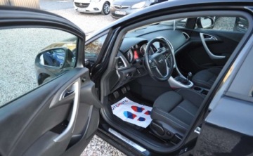 Opel Astra J Hatchback 5d 1.4 Turbo ECOTEC 140KM 2012 Opel Astra 1.4 Benzyna Xenon Tempomat Cz. parkowania Klimatyzacja 1.4 140KM, zdjęcie 12