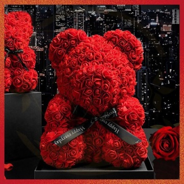 ЦВЕТОЧНЫЙ МИШКА С РОЗАМИ, ЛЕПЕСТКИ КРАСНЫХ РОЗ