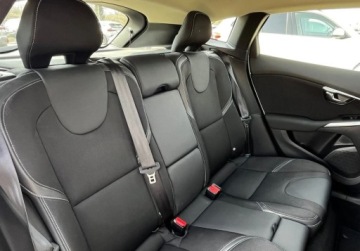 Volvo V40 II Hatchback Facelifting 2.0 T4 190KM 2018 Volvo V40 V40 190 KM Momentum Led Panorama Kamera Navi Tempomat Salon Pols, zdjęcie 8